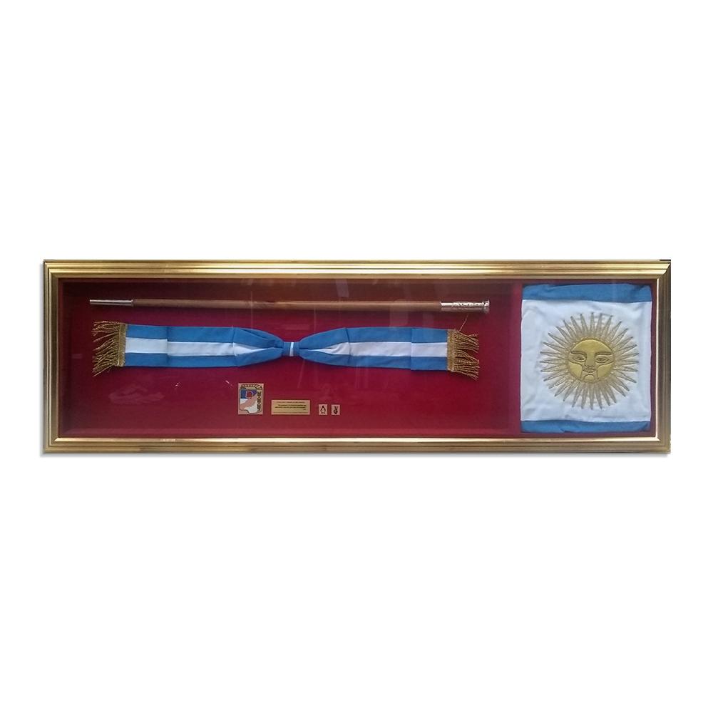 Enmarcado baston presidencial, bandera, chapitas