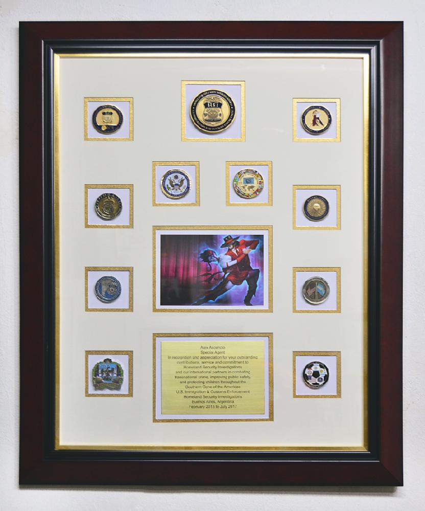 ENMARCADO MEDALLAS 1107 CEDRO